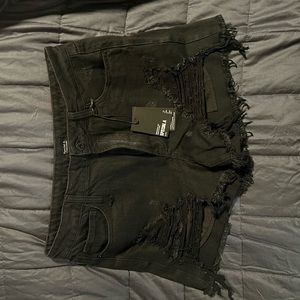 Back destructed shorts